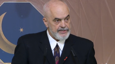 Photo of “Jini vëllezër o rob të Zotit” – Edi Rama me porosi për shqiptarët