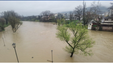 Photo of Rritet niveli i ujit të lumenjve në Bosnje, rrezik për përmbytje