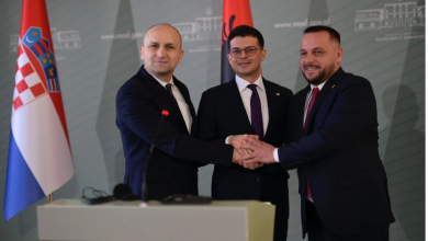 Photo of “Ankesa e Vuçiq në NATO, narrativë viktimizuese” – Vengu: Mes Shqipërisë, Kosovës dhe Kroacisë është një bashkëpunim i natyrshëm! Nuk kemi precedentë marrëveshjesh të fshehta në dem të fqinjëve