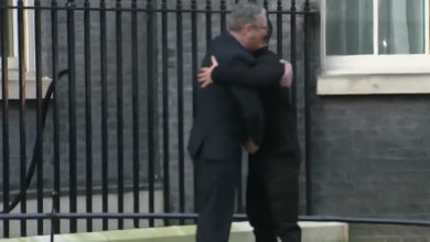 Photo of Starmer e pret me prëqafim të gjatë e të ngrohtë Zelenskin, mesazh për Shtëpinë e Bardhë