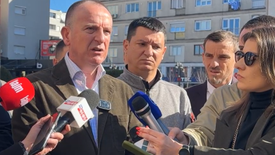 Photo of Tarvari viziton familjen e 32 vjeçarit nga Kumanova, të gjithë do të mbajnë përgjegjësi