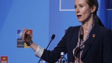 Photo of Politiko: Kaja Kalas po përballet me kritika se ende sillet si kryeministre