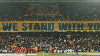 Photo of Tifozët e Fenerbahçes shfaqin banderolën për Murinjon: “Jemi me ty”