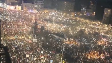 Photo of Momenti kur Marko Gjuriq definitivisht s’duhej të ishte te dritarja – pamjet kur turma ndezi dritat e telefonave (VIDEO)