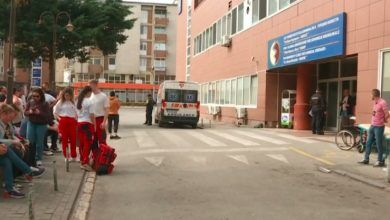 Photo of Rritet numri i të lënduarve nga tragjedia në Koçan, gjithsej 98 pacient po trajtohen në klinikat e vendit