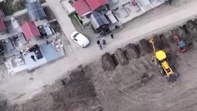 Photo of Nesër bëhet varrimi i viktimave të tragjedisë së Koçanit, Taravari thotë se organizimi do të bëhet në koordinim me familjet