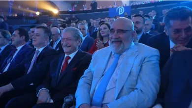 Photo of VIDEO/ Chris LaCivita i shoqëruar nga Mediu, mbërrin në Konventën e PD për programin elektoral