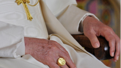 Photo of Pse unaza e Papa Françeskut shkatërrohet pas vdekjes së tij?