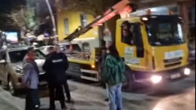 Photo of Dramë në Shkup: Polici refuzon ta largojë me merimangë veturën e kolegut të tij, reagojnë ashpër qytetarët