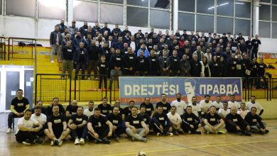 Photo of Drejtësi për Kreshnikun, familjarë të Bekteshit dhe bashkëpartiakët organizojnë ndeshje simobolike të futbollit