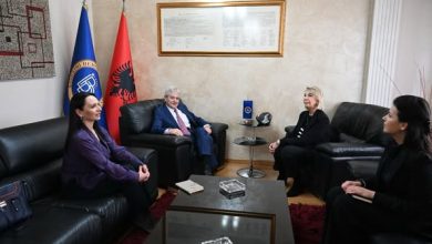 Photo of Ahmeti takon ambasadoren e Kroacisë znj. Nives Tiganj