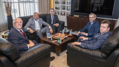 Photo of Lazim Destani takon Ambasadorët shqiptarë të akredituar në Emiratet e Bashkuara Arabe