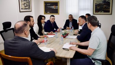 Photo of Fetahi pret në takim përfaqësuesit e qeverisë së Malit të Zi