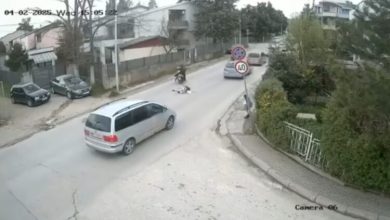 Photo of Video tronditëse: Motoçikleta godet një fëmijë në Butel dhe vazhdon rrugën pa ndaluar