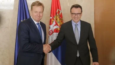 Photo of Sorensen pas takimit me Gjuriq e Petkoviq: Patëm diskutim të mirë për përparim në dialog
