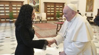 Photo of Presidentja Osmani do të merr pjesë në varrimin e Papa Françeskut