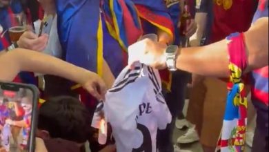 Photo of VIDEO/ Tensione e përleshje para finales Barcelona-Real! Digjet fanella e Mbape, arrestohen pesë tifozë