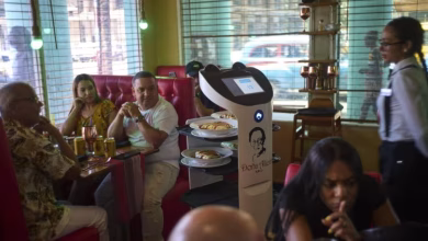 Photo of Teknologjia e re: Një kamarier robot merr paqen e restoranteve kubane