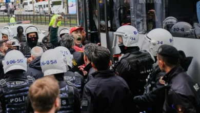 Photo of Incidente në marshimet e 1 Majit në Stamboll – Policia përleshet me protestuesit, më shumë se 400 të arrestuar