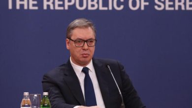 Photo of VIDEO/ Vuçiç kapet duke folur me mikrofon hapur: Tani mora një mesazh nga Moska!