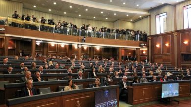 Photo of Drama politike vazhdon: Mbyllet seanca, nuk ka as propozim për kryeparlamentar (VIDEO)