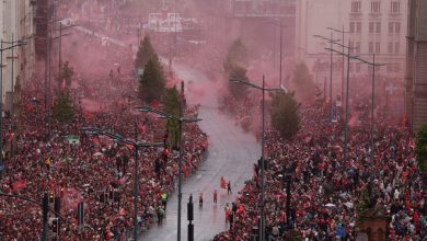 Photo of ‘Tmerri zbriti mbi Liverpul…’ Mbi 100 mijë tifozë po festonin në momentin që makina hyri në mes të turmës! Si paraqitet gjendja e tyre