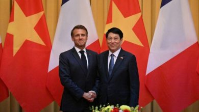 Photo of Macron takon udhëheqësit e Vietnamit në vizitën e parë në Hanoi, nënshkruhet marrëveshja me vlerë 10 miliardë dollarë