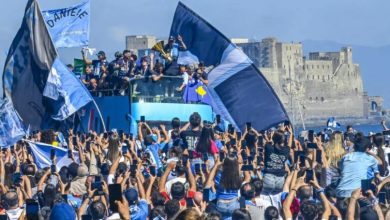 Photo of Napoli “vishet” me blu, 200 mijë tifozë festojnë titullin, por vëmendjen e merr Conte (VIDEO)