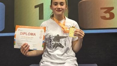 Photo of I lumtë Sarës! Talentja kumanovare fitoi medaljen e artë për Maqedoninë në kampionatin Ballanik për fëmijë në Mal të Zi!