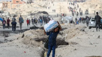 Photo of Izraeli mbyll rrugën kryesore për ndihma në Gaza, palestinezët që kërkojnë ushqim vazhdojnë të vriten në sulmet izraelite