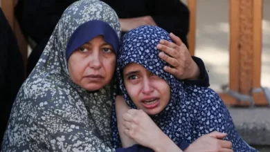 Photo of Izraeli vret 27 palestinezë, civilët u goidtën nga sulmi ajror në qendrën e ndarjes se ndihmave