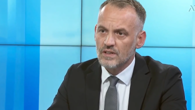 Photo of Arben Fetahi: “Revolucioni i ha bijtë e vet”… dhe në fund e han kokën e vet