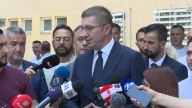Photo of Micko ia ngrinë në buzë buzëqeshjen vredistëve!