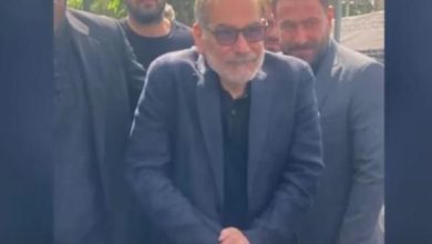 Photo of Irani dhe Izraeli raportuan vdekjen e tij, zyrtari i lartë iranian shfaqet me bastun: U luta ndërsa isha në rrënoja