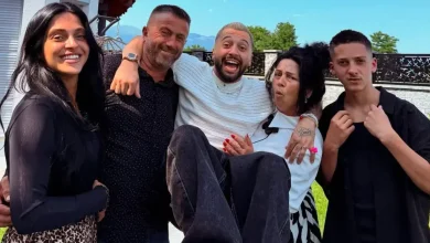 Photo of Motra e Gjestit qesh me lot me frizuren e nënës së saj
