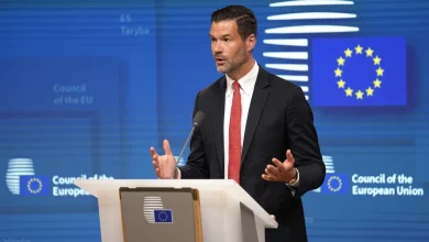 Photo of Ministri suedez “shokohet” nga ekstremizmi i djalit të vet, alarmon prindërit tjerë