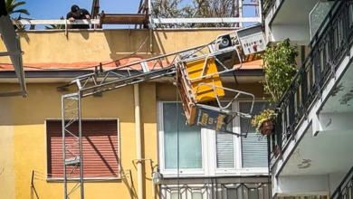 Photo of Rrëzohen nga skela e pallatit, tre punëtorë humbin jetën