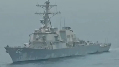Photo of Përballje në Gjirin Persik – helikopteri iranian i pret rrugën anijes luftarake amerikane