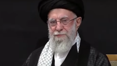 Photo of Ali Khamenei është shfaqur në publik për herë të parë pas arritjes së marrëveshjes me Izraelin