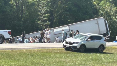 Photo of Përmbyset autobusi me turistë në Nju Jork, dyshohet për disa të vdekur e dhjetëra të plagosur