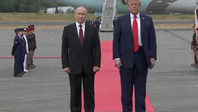Photo of Momenti i shumëpritur: Trump-Putin takohen në Alaskë