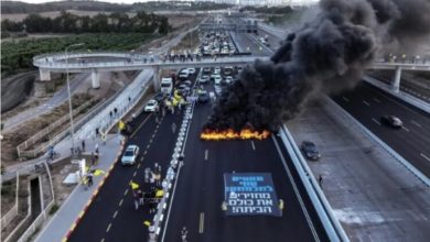 Photo of Bllokohen autostradat në Tel Aviv – po rritet zemërimi i izraelitëve kundër Netanyahut (VIDEO)
