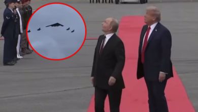 Photo of Avioni bombardues B2 fluturon mbi kokat e Trump dhe Putin, ata ndalen dhe e shikojnë