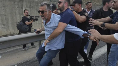 Photo of Përleshje në Stamboll, pasi policia bllokoi selinë e partisë kryesore opozitare në Stamboll
