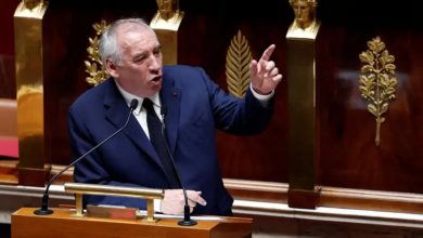 Photo of Rrëzohet qeveria franceze, deputetët votojnë për shkarkimin e kryeministrit