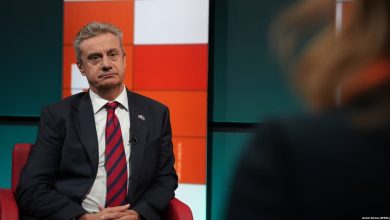 Photo of Ambasadori britanik: Ngërçi politik po e lë Kosovën pa zë ndërkombëtar, Kushtetuesja duhet të respektohet