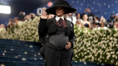 Photo of Rihanna sjell në jetë fëmijën e tretë, zbulon portretin e të bijës