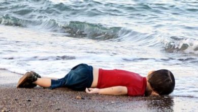 Photo of 10 vite nga imazhi që tronditi botën! Trupi i 3-vjeçarit Alan Kurdi dhe një det që nuk ndalet së marrë jetë