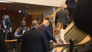 Photo of Shtëpia e Bardhë: Nëse dikush qëllimisht bllokoi shkallët lëvizëse gjatë kalimit të Trump, duhet të pushohet nga puna