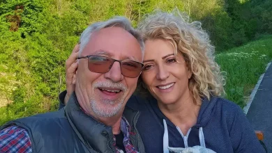 Photo of Shkurte Fejza pozon e lumtur krah bashkëshortit!